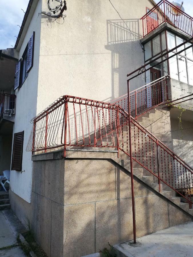 Spacious Family Apartment With Parking In The Shade And Barbecue House Sibenik Exterior photo